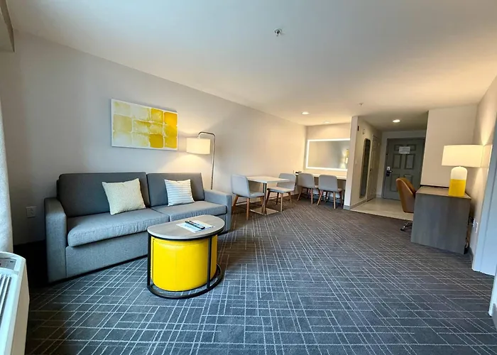 Comfort Inn & Suites Sturbridge-Brimfield